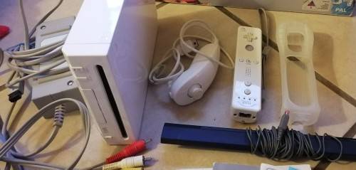 Nintendo Wii console with all cables, sensor bar, controller and nunchuck for sale