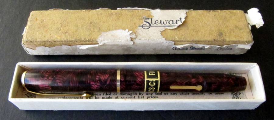 Conway Stewart 14ct Gold nib fountain pen in original box