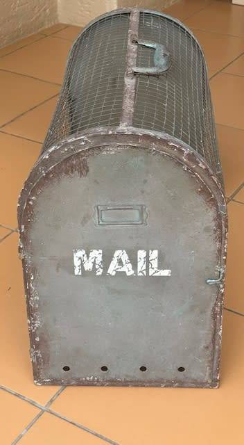 OLD DISPLAY MAIL BOX