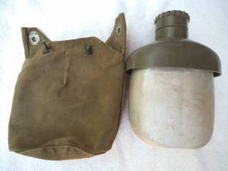 OLD SOUTH AFRICAN ARMY ALUMINIUM WATER BOTTLE WITH PLASTIC TOP IN CANVAS COVER
