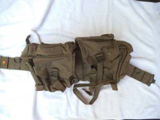 OLD SOUTH AFRICAN ARMY WEBBING WITH 2 KIDNEY POUCHES AND 4 AMMO POUCHES