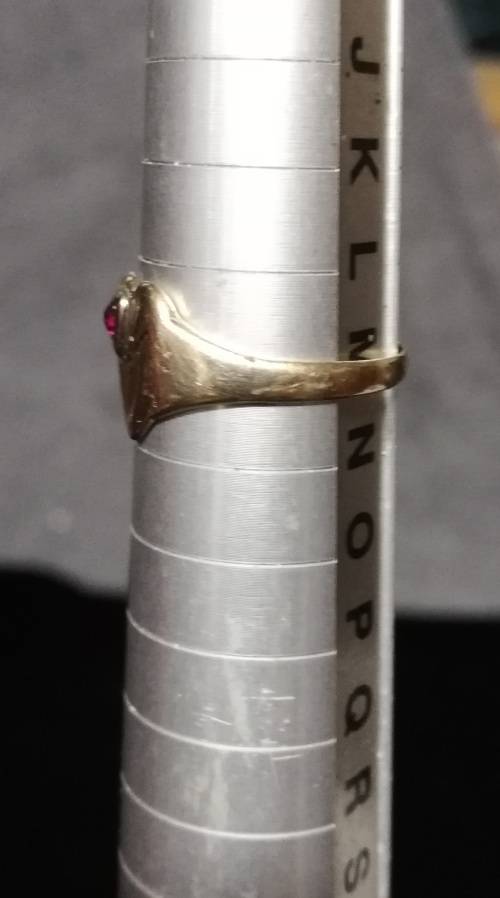 9CT GOLD HEART RING WITH GARNET TOTAL WEIGHT 1.7 GRAMS SIZE M