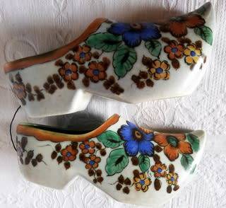 PAIR GOUDA HOLLAND CLOGS 2956 TREA 5446 180X50X70MM