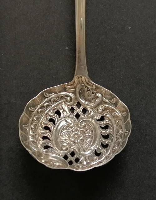 BIRMINGHAM 1898 STERLING SILVER PIERCED SUGAR SPOON **EXCELLENT** 12 GRAMS 110MM