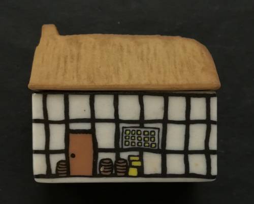 WADE HOUSES NO.5 WHY KNOTT INN 33X39MM WHIMSEY ON WAY