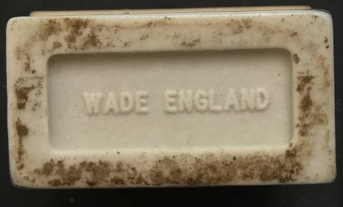 WADE HOUSES NO.5 WHY KNOTT INN 33X39MM WHIMSEY ON WAY