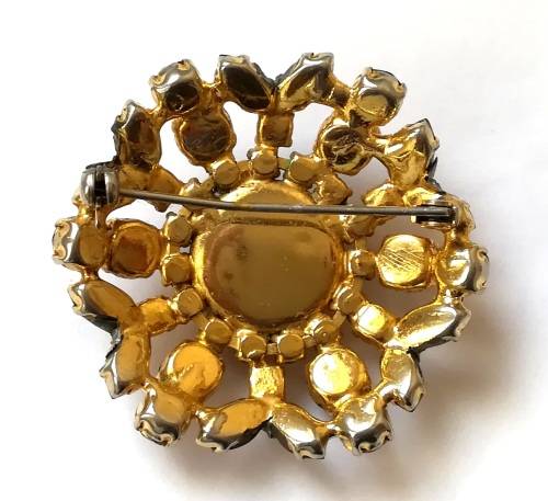 VINTAGE BROOCH 40 X 40MM