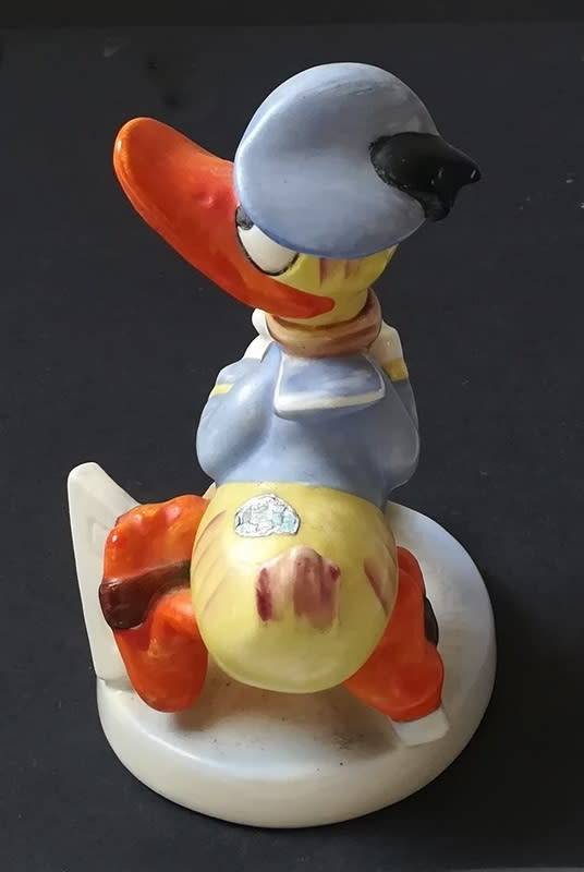 GOEBEL DISNEY SERIES DONALD DUCK *HOCKEY* DIS123 *SMALL NIK TO RIM* 110X70MM