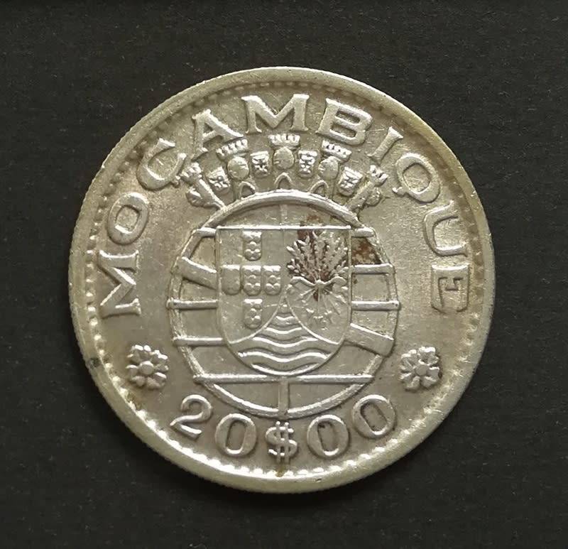MOZAMBIQUE 1952 SILVER 20 ESCUDOS