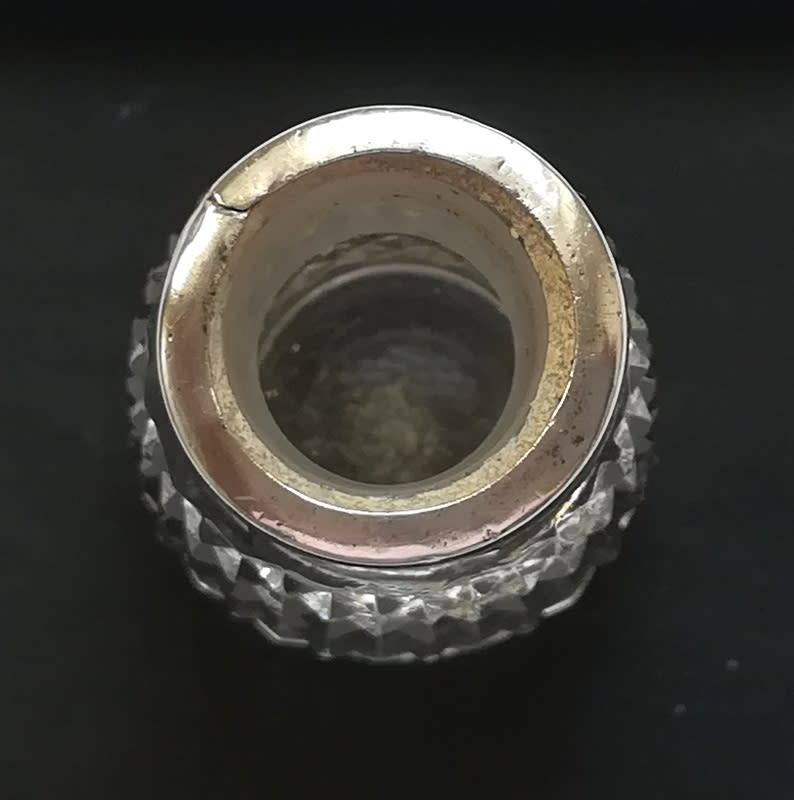 STERLING SILVER AND CRYSTAL BIRMINGHAM 1901 PERFUME BOTTLE WALKER AND HALL 25X45MM