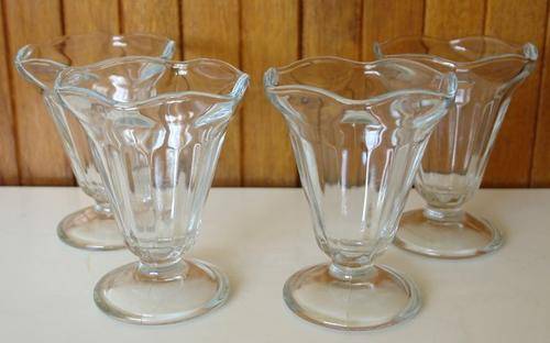 Set of 4 Vintage tulip ice cream sundae glasses