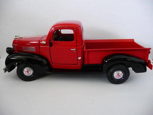 1941 Plymouth Truck Die Cast Replica Scale 1:24 - MotorMax - Mint Condition - In Original Box