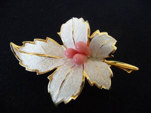 Very Elegant Vintage ( Gilded ? ) Brooch