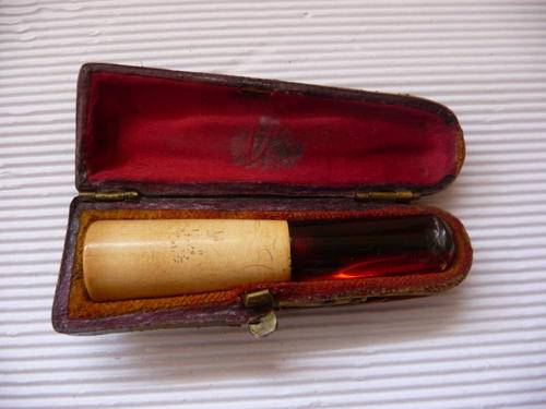 Amber and Ivory Cigarette Holder in Small Viollin Case