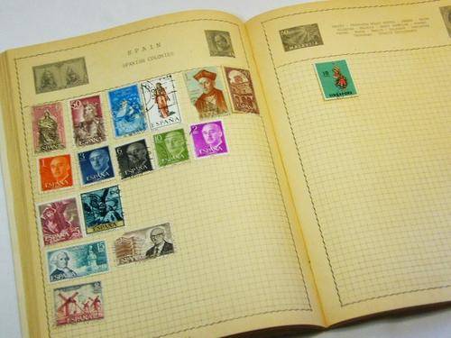 The Space Age stamp album with more than 200 stamps @ crazy R1 start - as per photo
