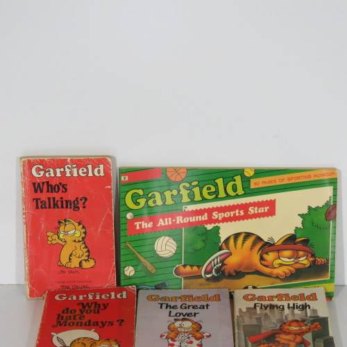 Lot of 7 Garfield comic books