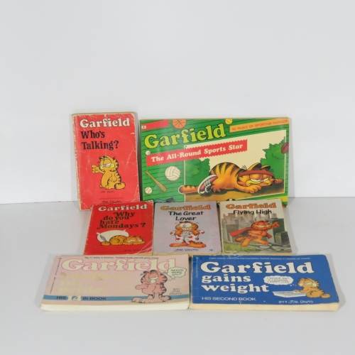 Lot of 7 Garfield comic books
