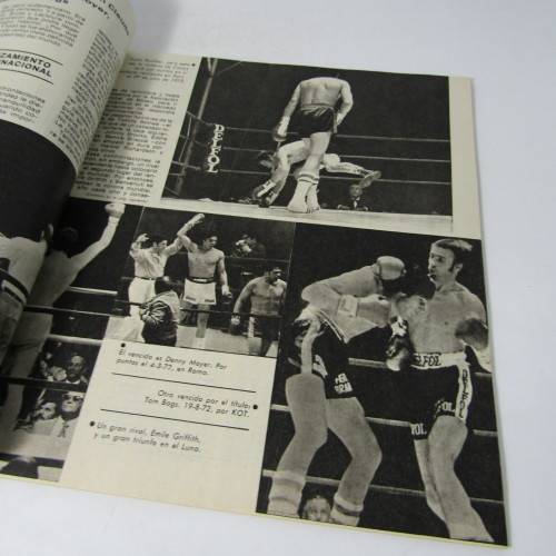 Book on Argentina boxing heroes - Galindez, Monzon, Castellini, Los Tres Reyes - plus large poster