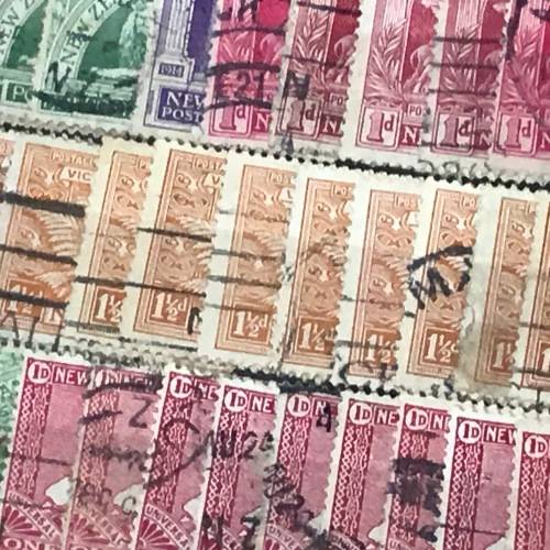 New Zealand collection lot of unresearched stamps