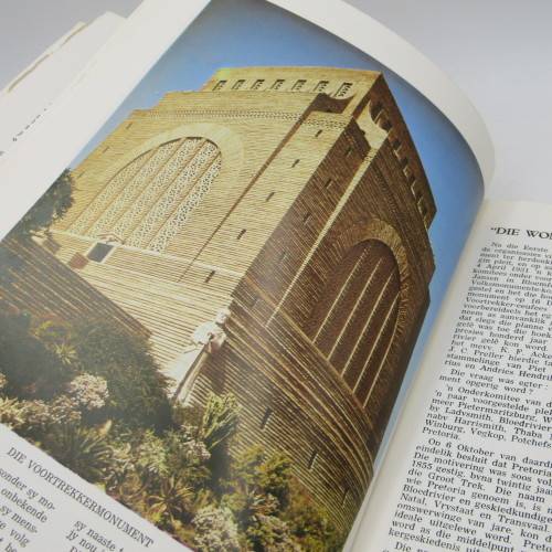 Republiekdag herdenkingsboek uit gegee deur Laerskool Parow Sentraal in 1975