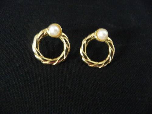 Gold Coloured Earrings with Pearls