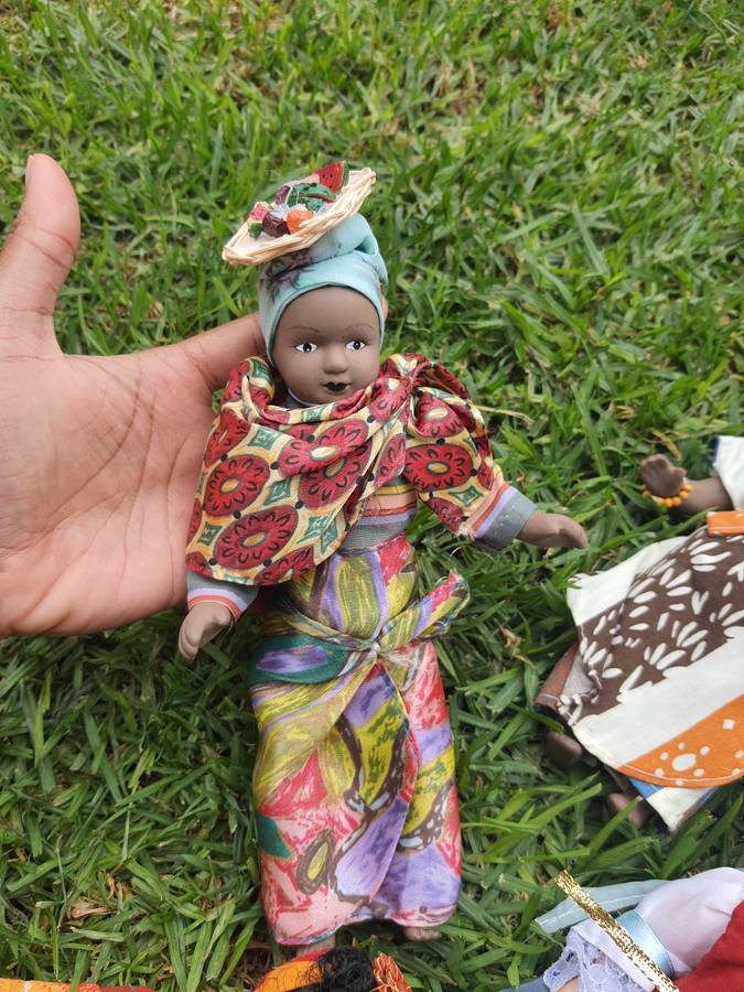 LOT - Porcelain Around the World dolls