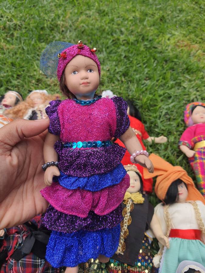 LOT - Porcelain Around the World dolls