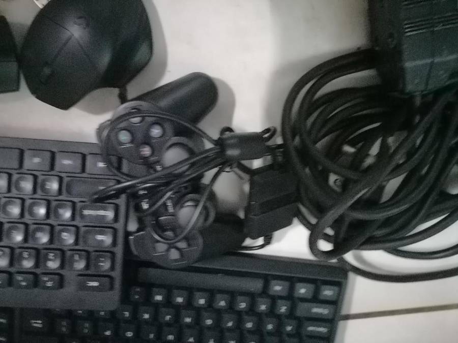 LIQUIDATION ITEM*R30 FREIGHTBULK LOT*EXT CORD ,LAMIATOR,KEYBRDS,MOUSE,XBOX CHARGE STATION,CONTROLER