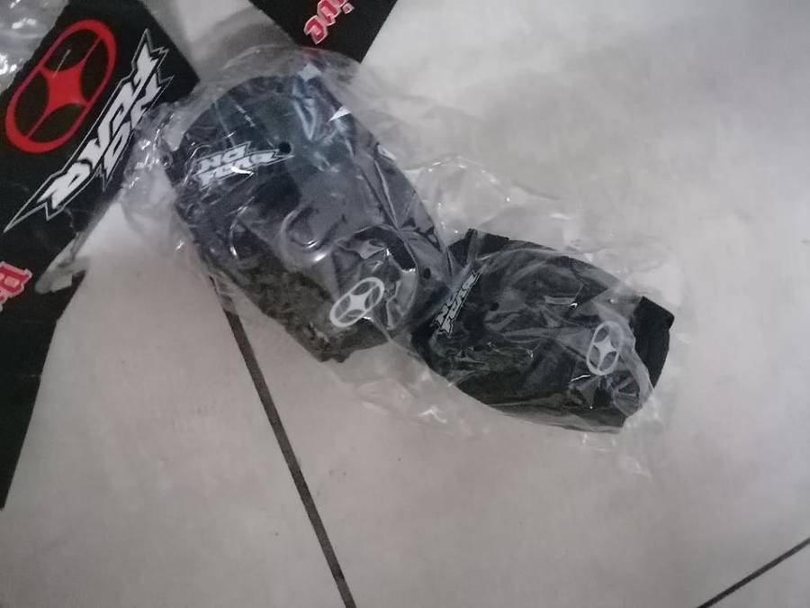 LIQUIDATION ITEM*R30 FREIGHT**BULK LOT OF NEW ROLLERSKATES,KNEE AND ELBOW GUARDS,HELMETS**