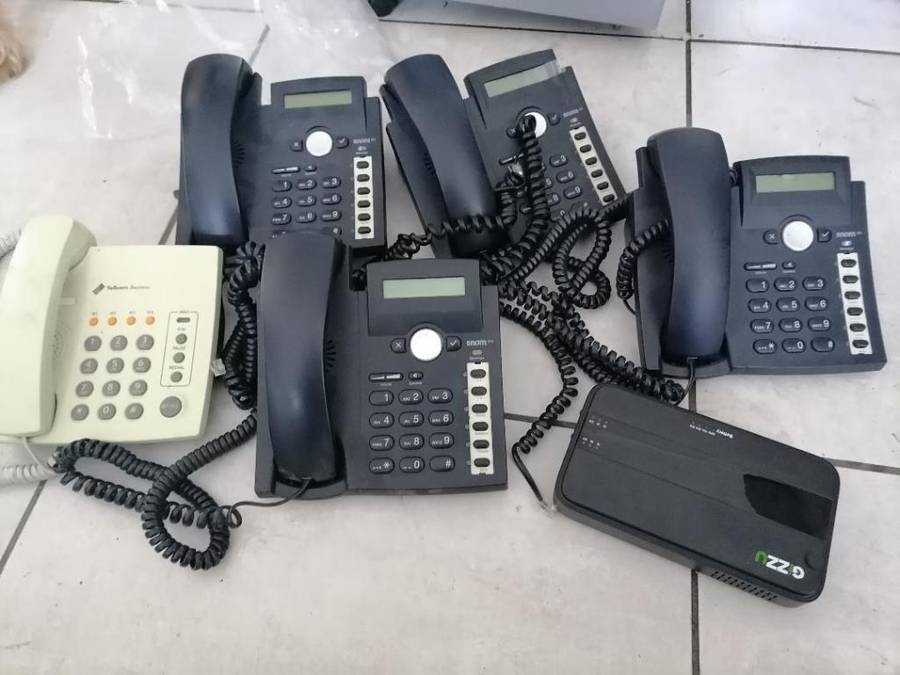*FREE FREIGHT BLACK FRIDAY DEAL*LIQUIDATION LOT*LOT OF SNOM 300 IP PHONES,MINI UPS*1 BID FOR LOT**