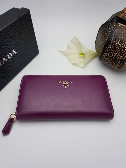 BRAND NEW 100% GENUINE LEATHER  PRADA DESIGNER WALLETS FOR SALE