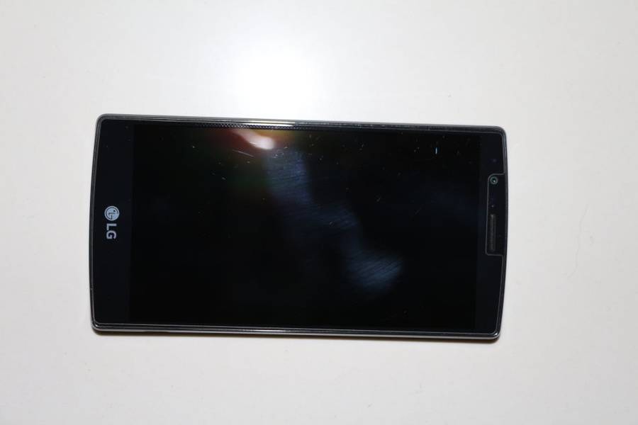 *COMBO DEAL* LG G4 SMARTPHONE *EXTRA BATTERY* *EXTRA CASES* NO RESERVE