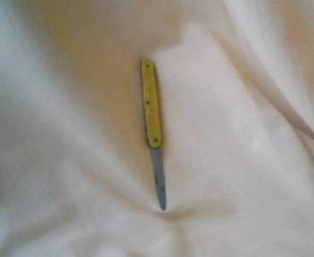 POCKET KNIFE WITH MOTHER OF PEARL HANDLE VERY VERY OLD