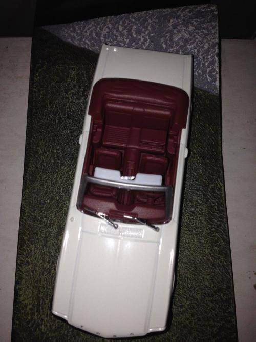 Ford Mustang Convertible - Goldfinger - James Bond Car Collection no35 1:43 Scale Die Cast