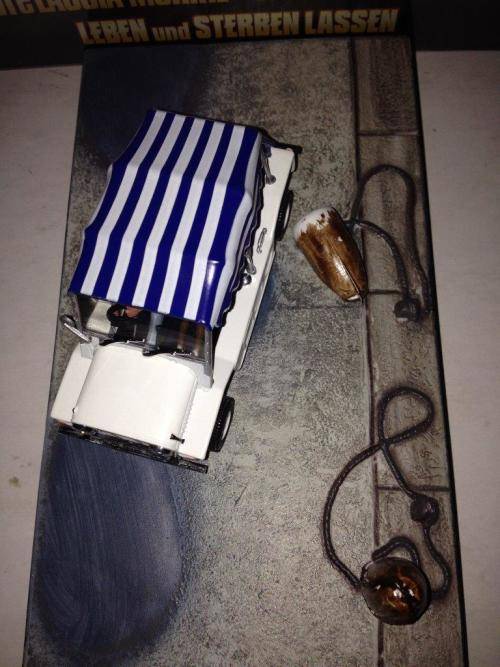 Mini Moke - Live and Let Die - James Bond Car Collection no24 1:43 Scale Die Cast