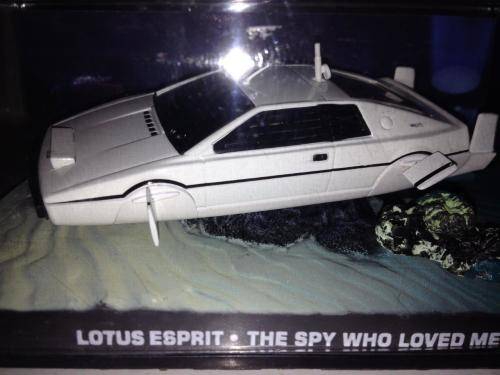 Lotus Esprit - The Spy Who Loved Me - James Bond Car Collection no3 1:43 Scale Die Cast