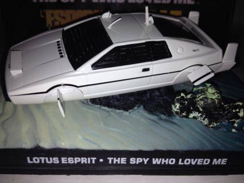 Lotus Esprit - The Spy Who Loved Me - James Bond Car Collection no3 1:43 Scale Die Cast
