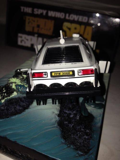 Lotus Esprit - The Spy Who Loved Me - James Bond Car Collection no3 1:43 Scale Die Cast