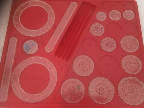 Old Vintage Spirograph  circa 1970's (incomplete)
