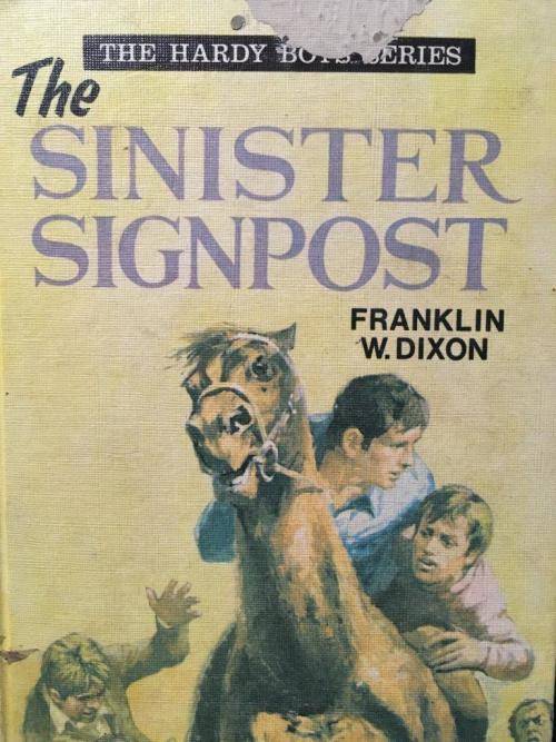 The Hardy Boys Series - The Sinister Signpost - Franklin W. Dixon - Hard Cover