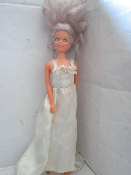 Pretty Creata Doll in wedding dress - Unusual Eyes +-29.5cm