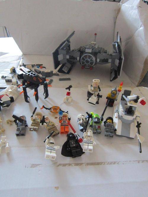 Job Lot Lego STAR WARS men ( Incl Darth Vader) Star Ship and star wars pieces