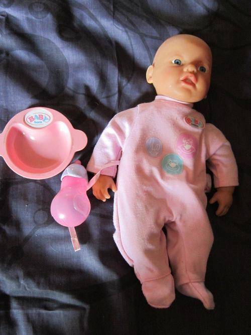 Baby Born with bottle and plate - ZAPF Creations +-32cm