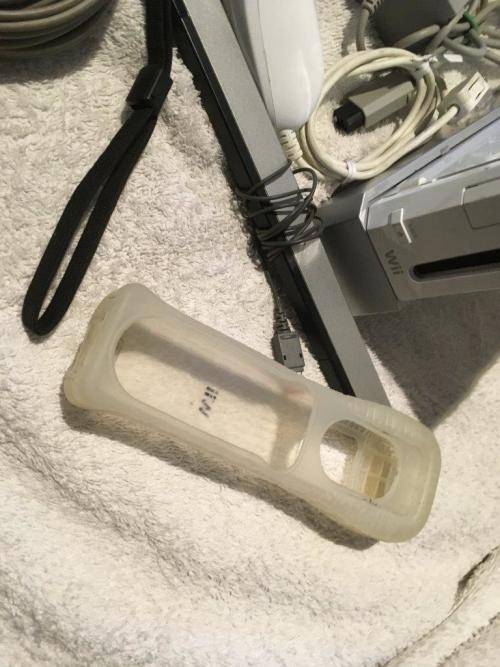 Nintendo Wii - White, Controller, Nunchuck, PSU, Sensor, Cables Stand, Silicone Controller Sleve