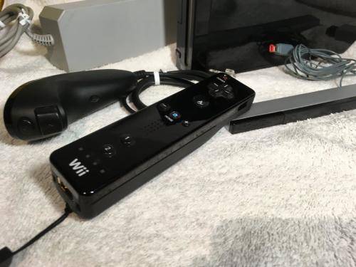 Nintendo Wii - Black, Controller, Nunchuck, PSU, Sensor, Cables - top dust covers missing