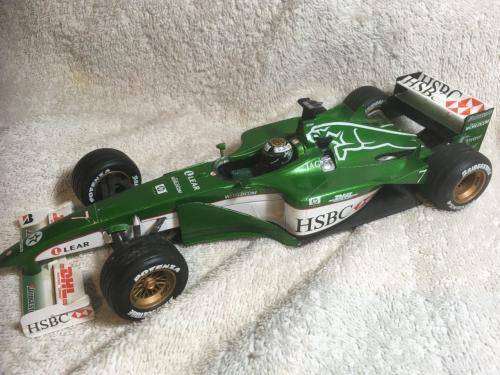 Hotwheels - Jaguar R1 1:18