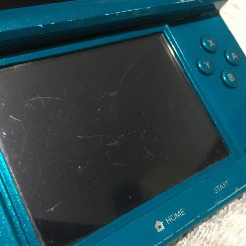 Nintendo 3DS - Turquoise with charger & 2gb Memory card + Carry case