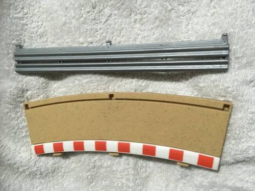 Scalextric -  R3 Outer Run Offs with Barriers (22.5 deg)(Ex demo track)  1:32 Scale