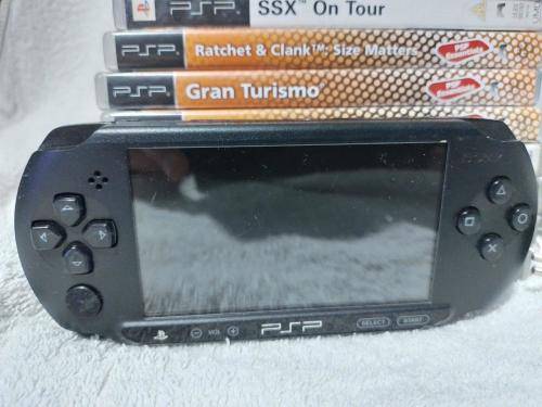 PSP Street, 64B Memory Card Charger, 5 Games + 4 UMD Music videos + Starter Kit