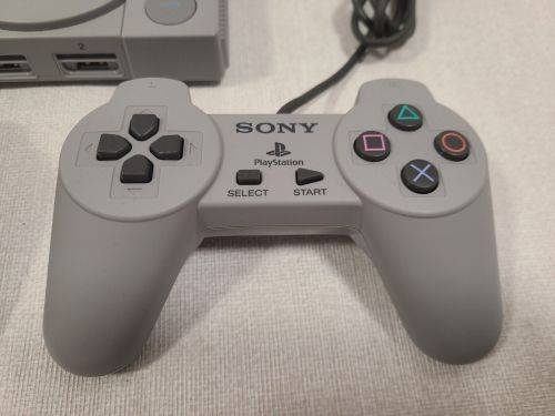 Playstation Classic Mini  20 Games 2 Controllers HDMI Cable